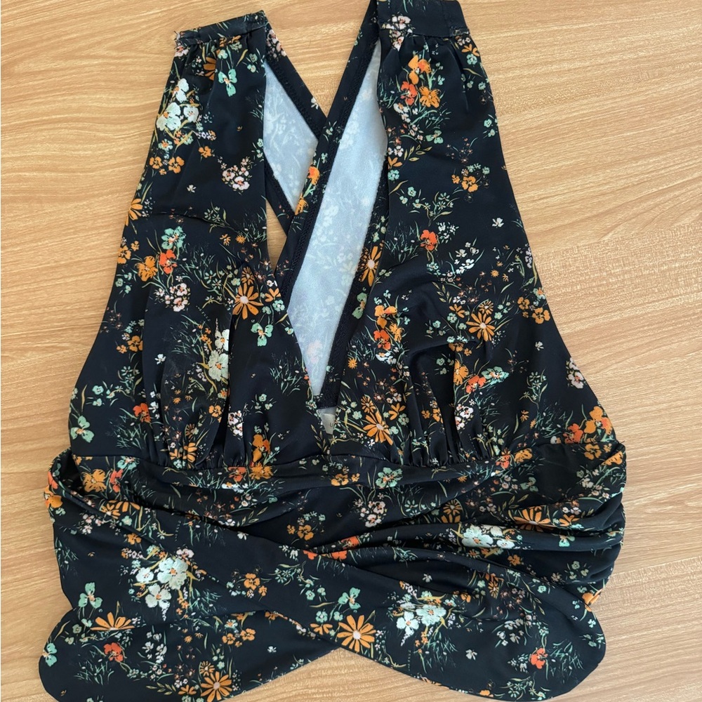 Urban outfitters floral crop top. Ties in front, cross in the back